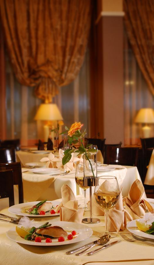 Hotel Victoria Wloclawek Ngoại thất bức ảnh